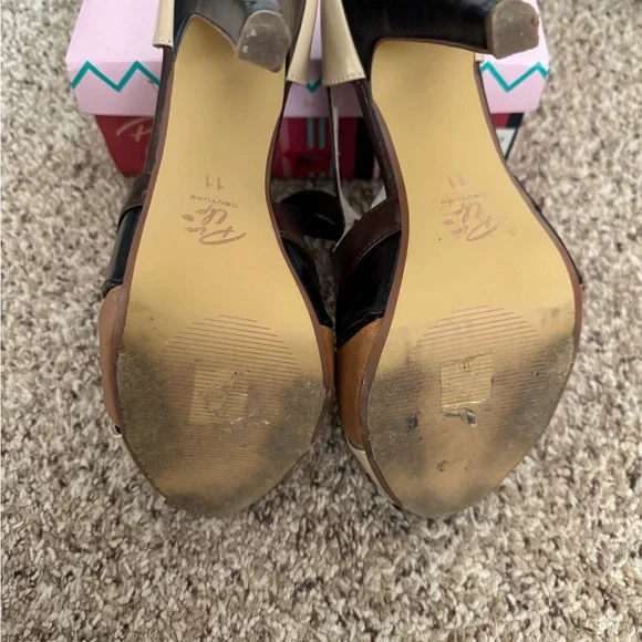 Pinup Couture Black and Tan Heels - Picture 6 of 9